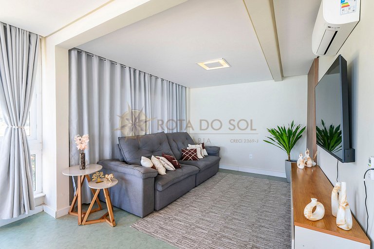 Tríplex com vista mar e piscina privativa para 12 pessoas.