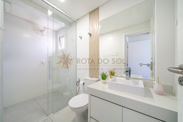 Tríplex com vista mar e piscina privativa para 12 pessoas.