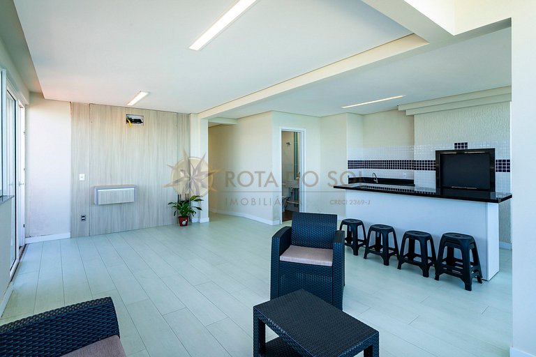Tríplex com vista mar e piscina privativa para 12 pessoas.
