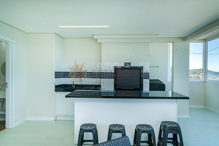 Tríplex com vista mar e piscina privativa para 12 pessoas.