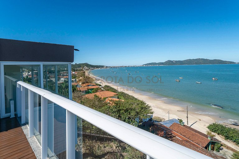 Tríplex com vista mar e piscina privativa para 12 pessoas.