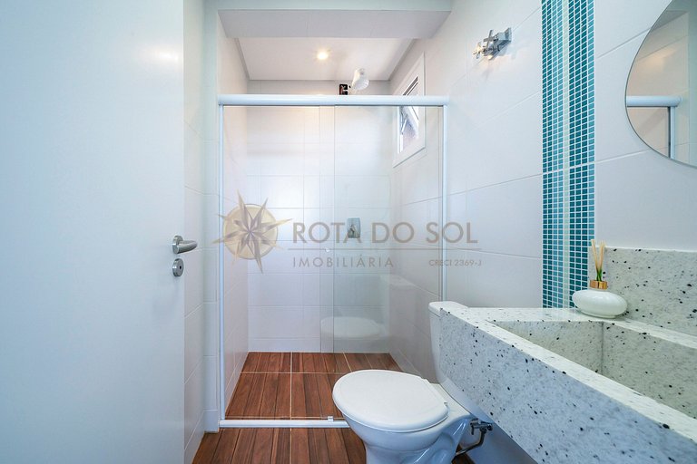 Tríplex com vista mar e piscina privativa para 12 pessoas.