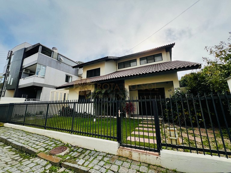Casa de temporada em Bombinhas para 12 pessoas
