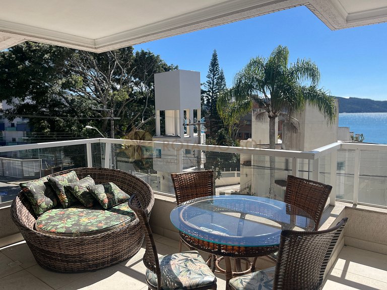 Apartamento com piscina e vista mar para alugar em Bombinhas