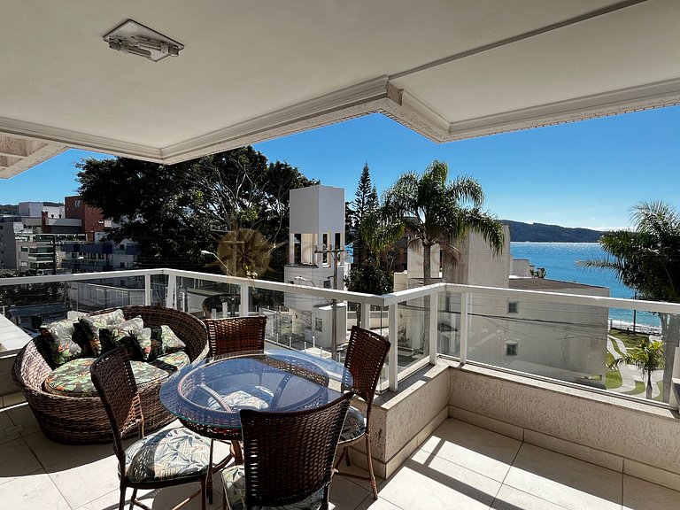 Apartamento com piscina e vista mar para alugar em Bombinhas