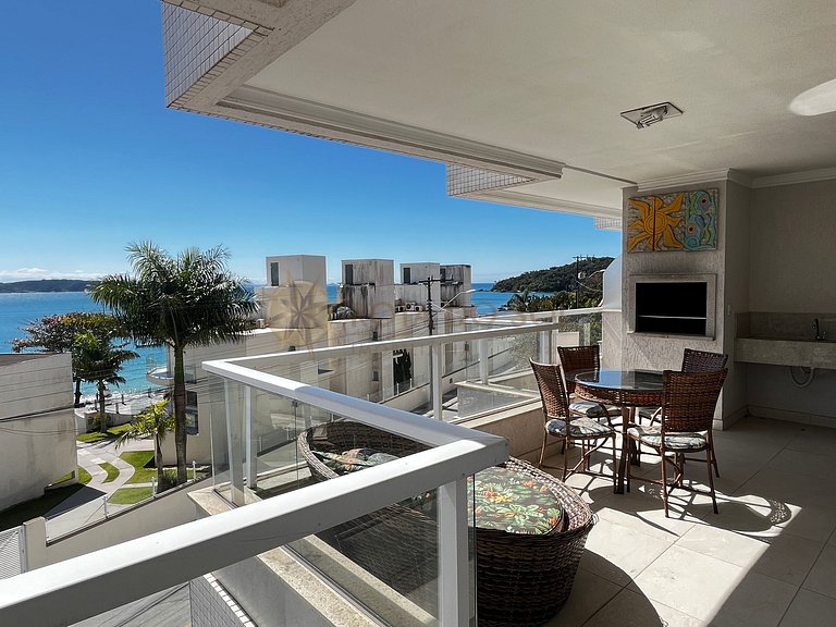 Apartamento com piscina e vista mar para alugar em Bombinhas