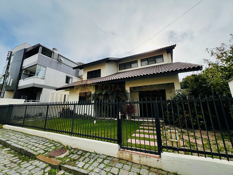 Casa de temporada em Bombinhas para 12 pessoas
