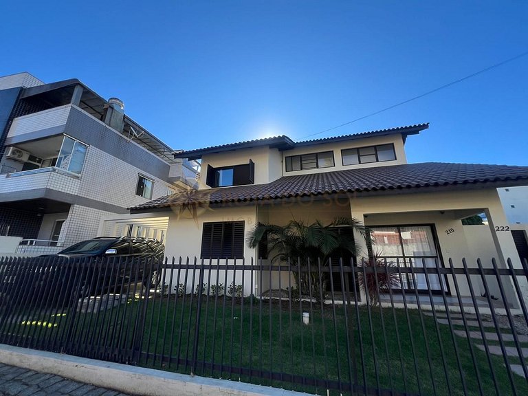 Casa de temporada em Bombinhas para 12 pessoas