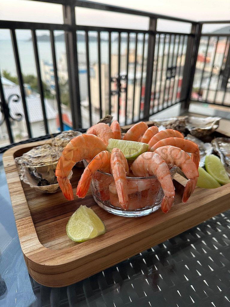 Experiência Completa em Bombinhas -Piscina e Vista Incrível!