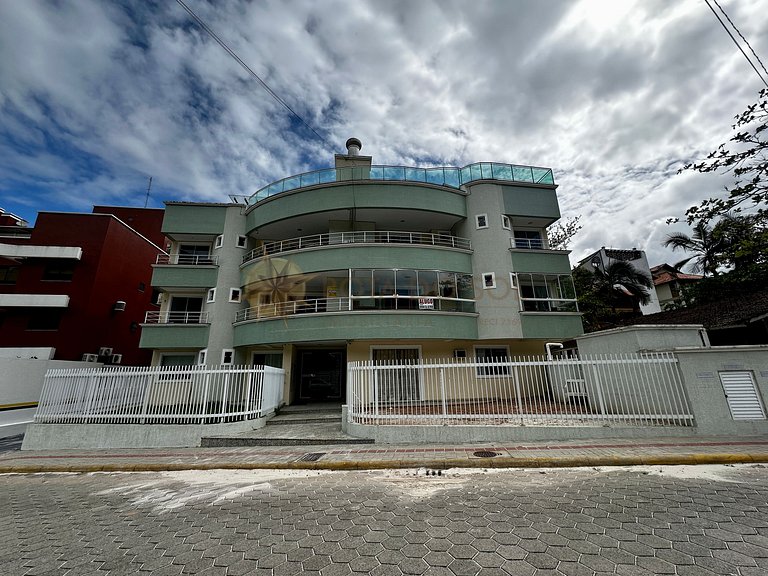 Piscina, sol e mar — tudo isso pertinho de você!