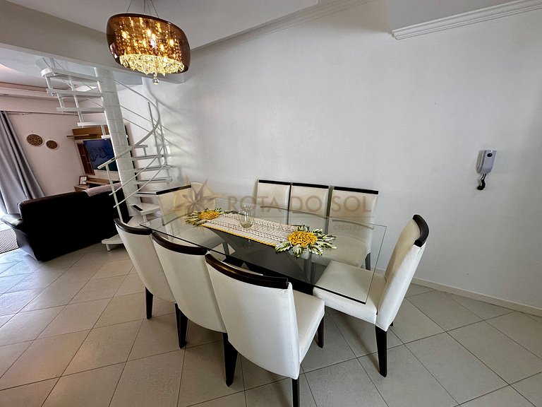 Piscina, sol e mar — tudo isso pertinho de você!