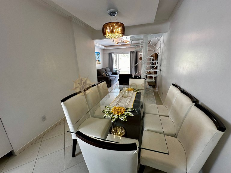 Piscina, sol e mar — tudo isso pertinho de você!