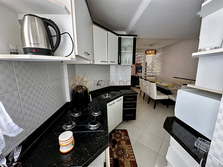 Piscina, sol e mar — tudo isso pertinho de você!