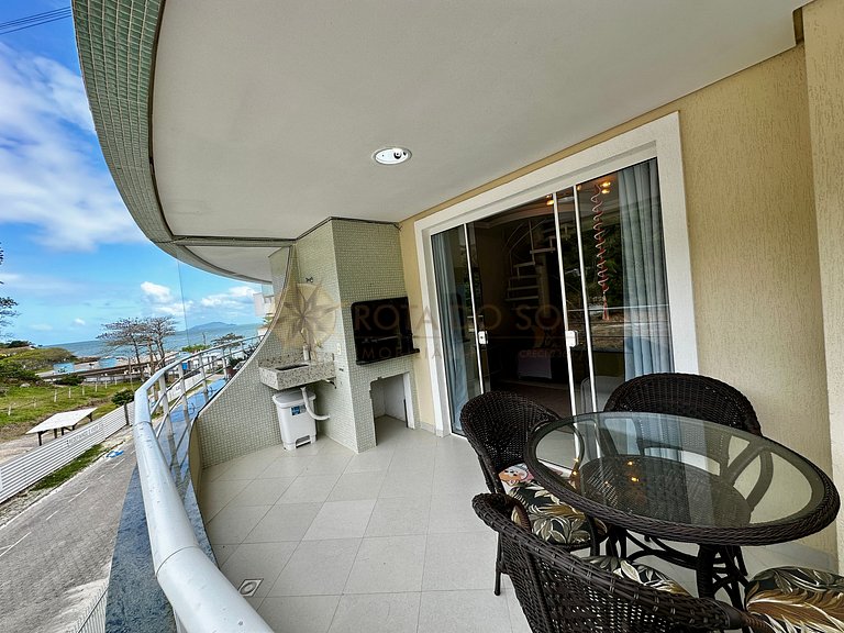 Piscina, sol e mar — tudo isso pertinho de você!