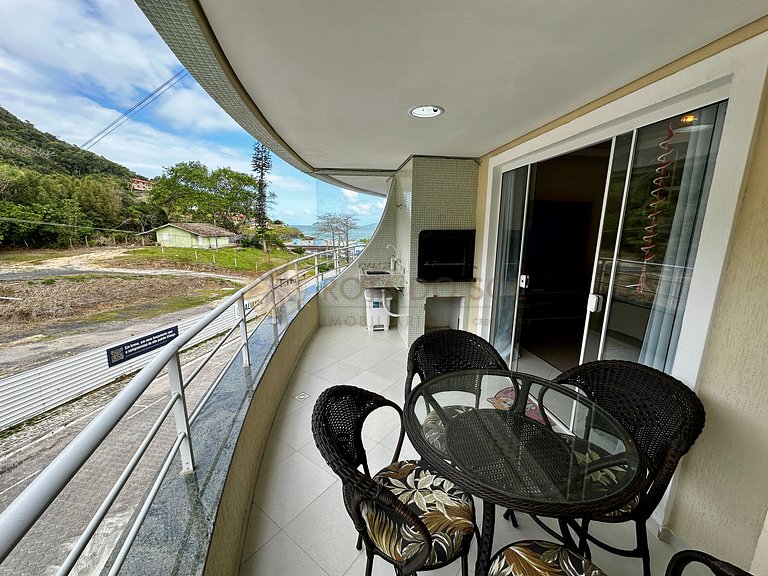 Piscina, sol e mar — tudo isso pertinho de você!