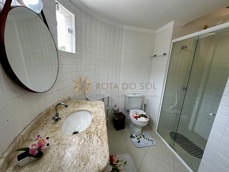 Piscina, sol e mar — tudo isso pertinho de você!