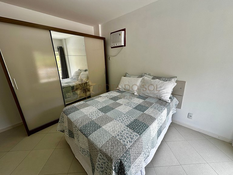 Piscina, sol e mar — tudo isso pertinho de você!