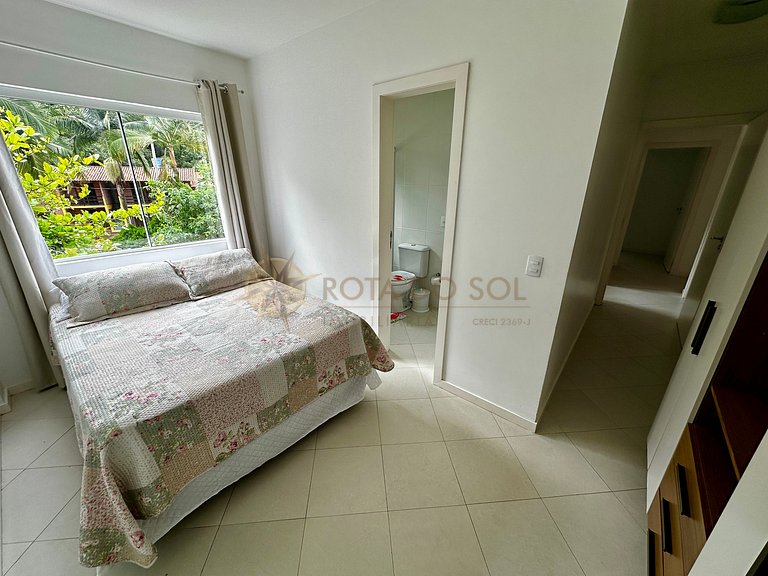 Piscina, sol e mar — tudo isso pertinho de você!