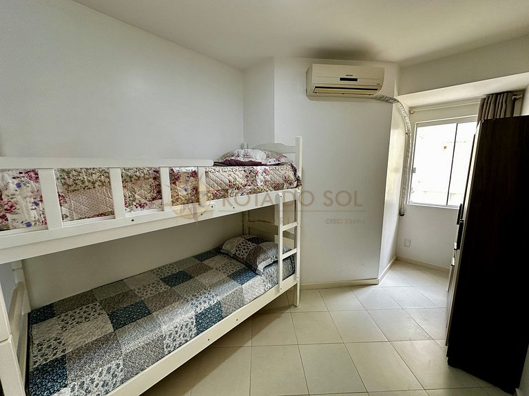 Piscina, sol e mar — tudo isso pertinho de você!