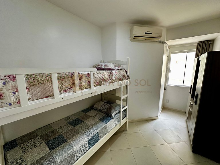 Piscina, sol e mar — tudo isso pertinho de você!