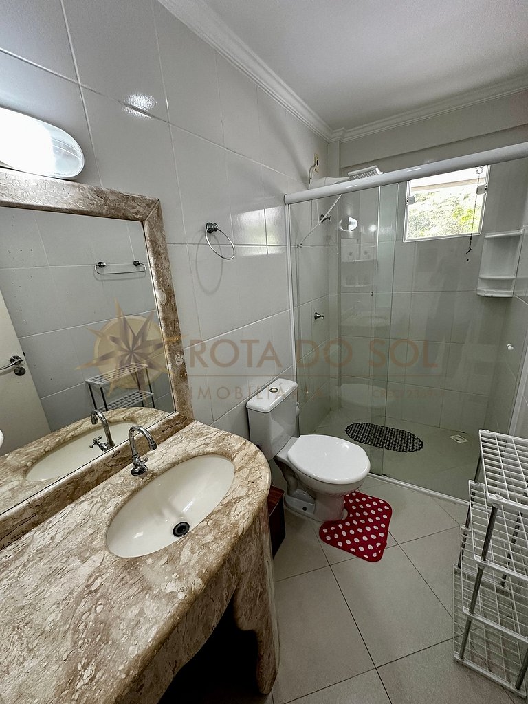 Piscina, sol e mar — tudo isso pertinho de você!