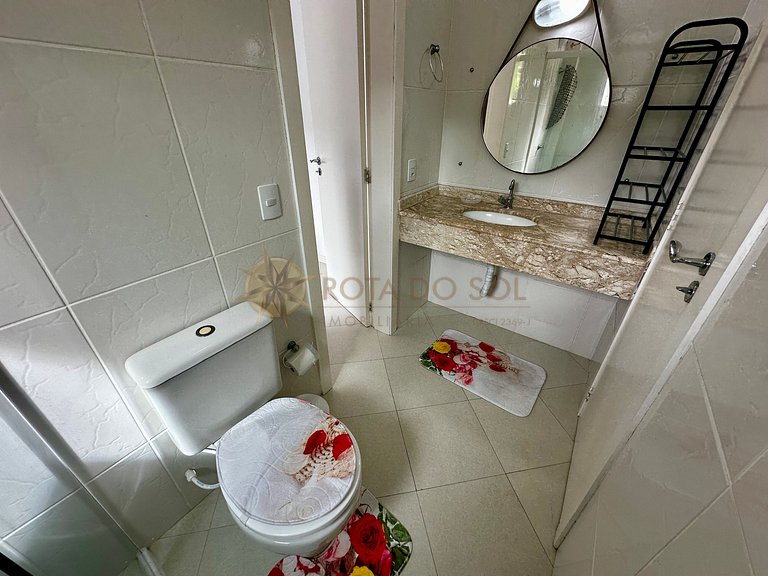 Piscina, sol e mar — tudo isso pertinho de você!