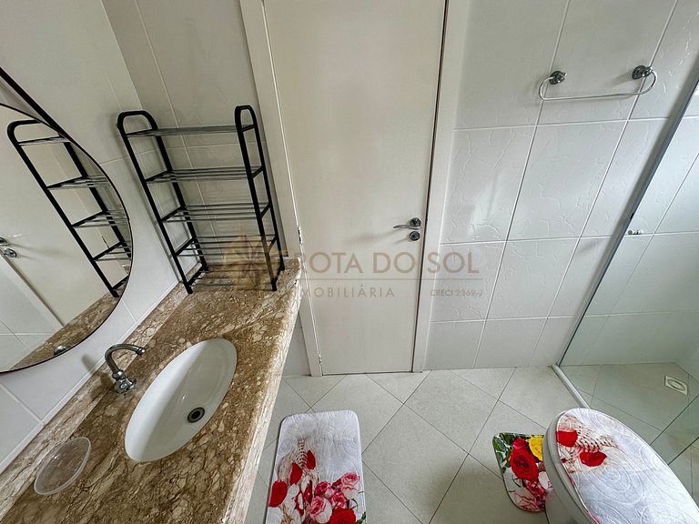 Piscina, sol e mar — tudo isso pertinho de você!