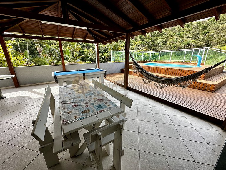 Piscina, sol e mar — tudo isso pertinho de você!