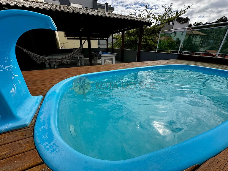 Piscina, sol e mar — tudo isso pertinho de você!