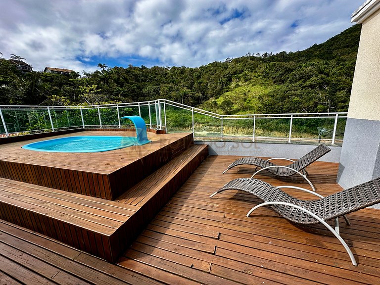 Piscina, sol e mar — tudo isso pertinho de você!