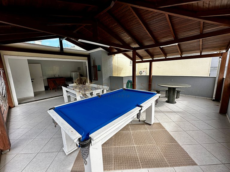 Piscina, sol e mar — tudo isso pertinho de você!