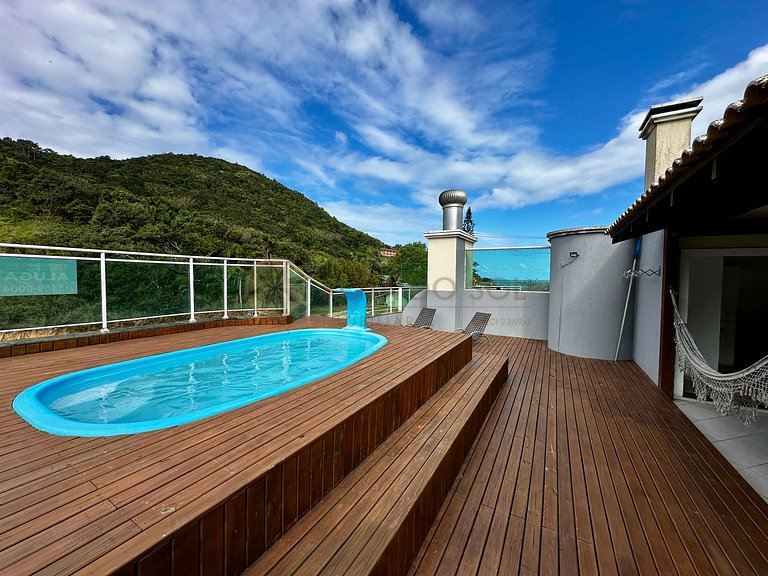 Piscina, sol e mar — tudo isso pertinho de você!