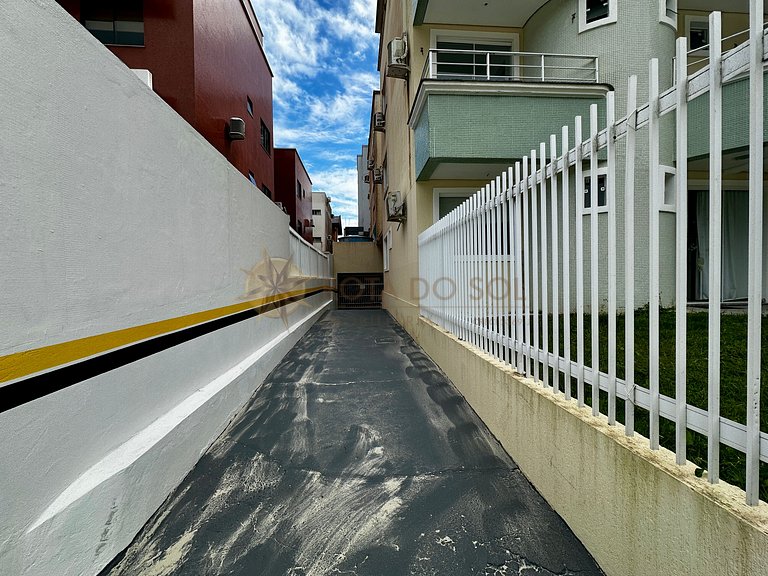 Piscina, sol e mar — tudo isso pertinho de você!