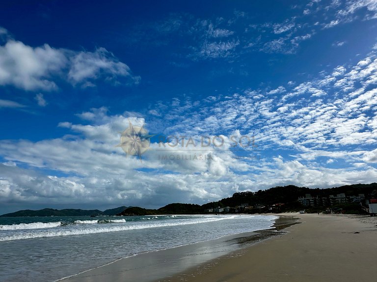 Piscina, sol e mar — tudo isso pertinho de você!