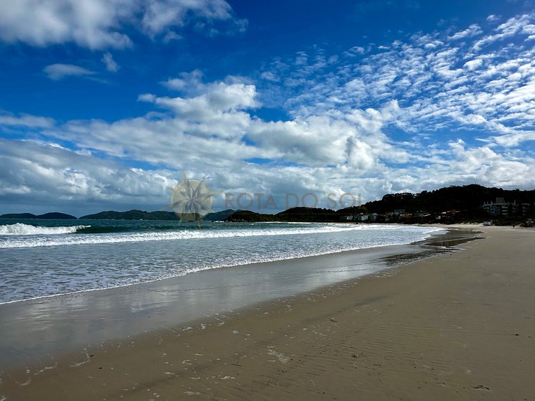 Piscina, sol e mar — tudo isso pertinho de você!