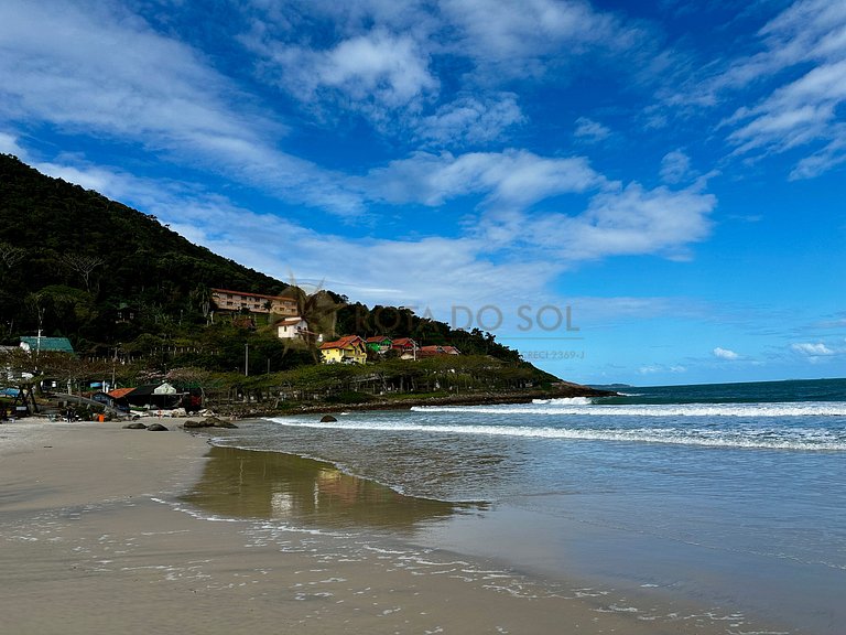 Piscina, sol e mar — tudo isso pertinho de você!