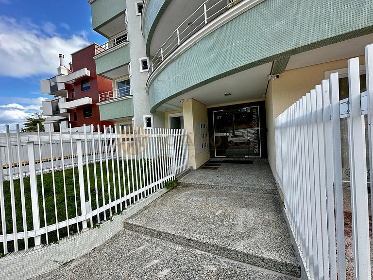 Piscina, sol e mar — tudo isso pertinho de você!
