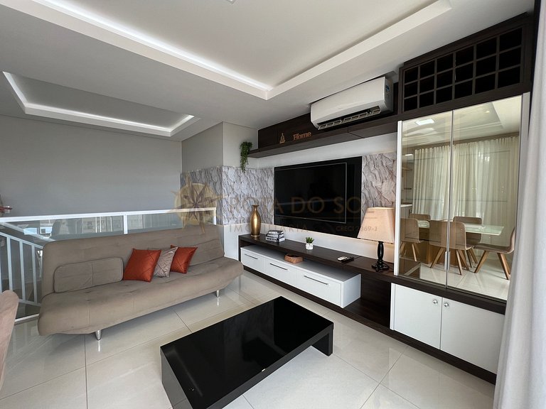 Cobertura com jacuzzi e churrasqueira a poucos passos do mar