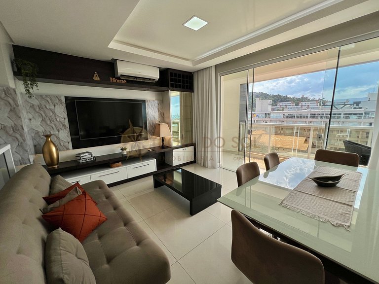 Cobertura com jacuzzi e churrasqueira a poucos passos do mar