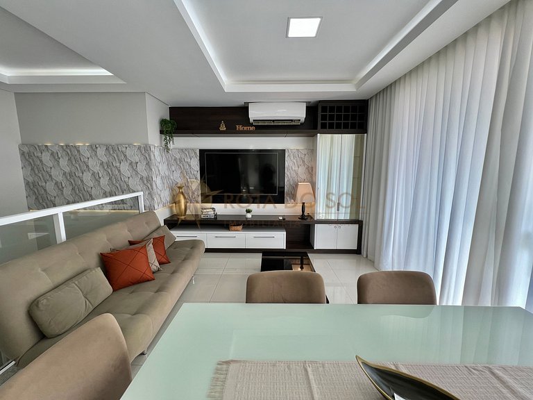 Cobertura com jacuzzi e churrasqueira a poucos passos do mar