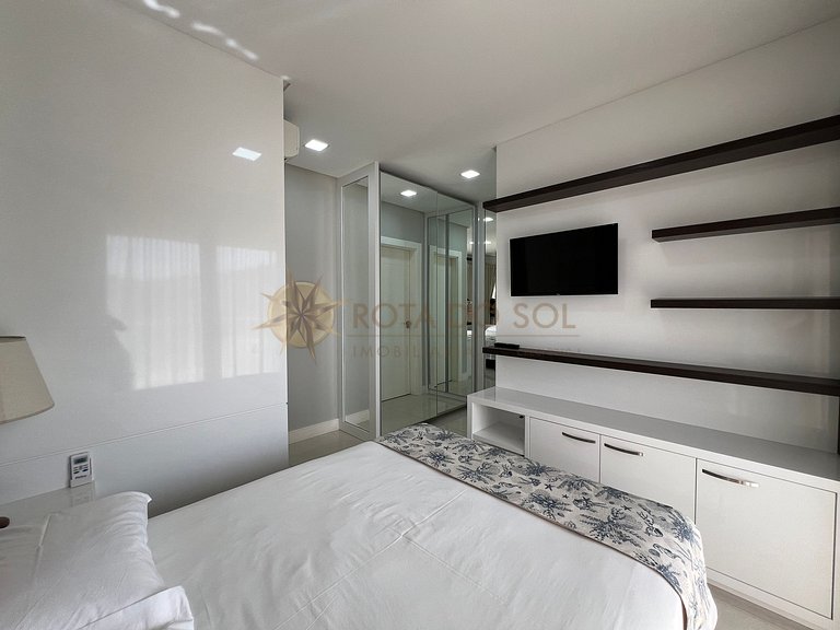 Cobertura com jacuzzi e churrasqueira a poucos passos do mar