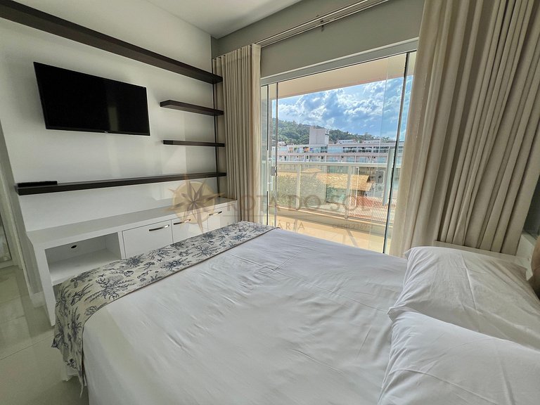 Cobertura com jacuzzi e churrasqueira a poucos passos do mar