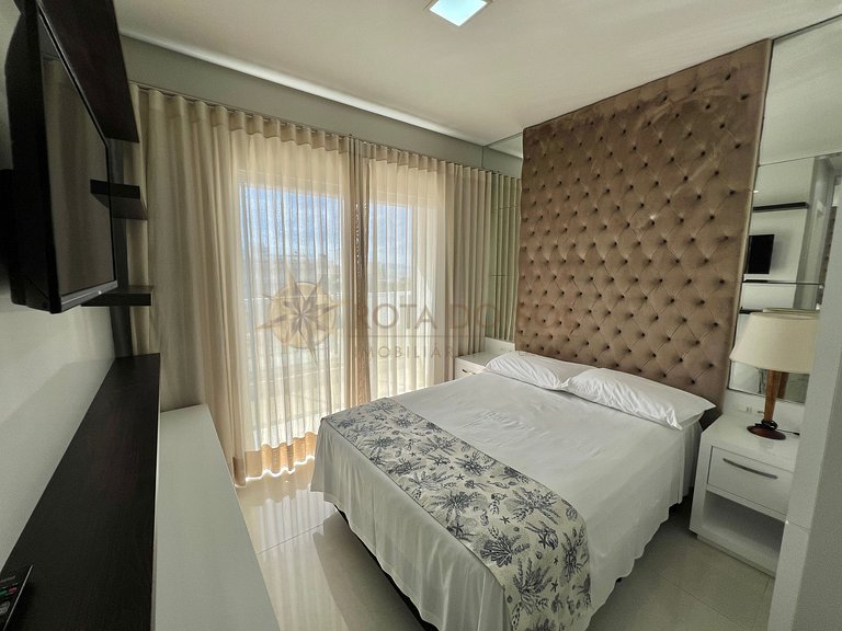 Cobertura com jacuzzi e churrasqueira a poucos passos do mar