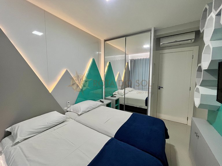 Cobertura com jacuzzi e churrasqueira a poucos passos do mar