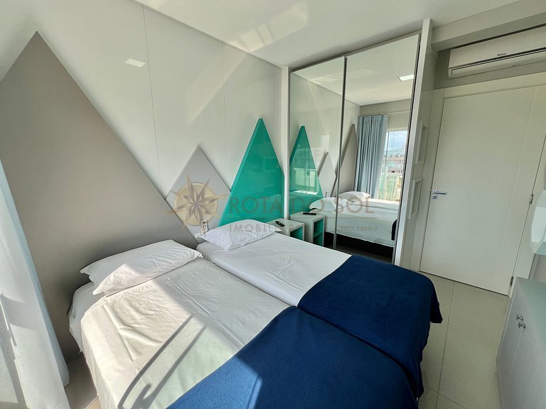 Cobertura com jacuzzi e churrasqueira a poucos passos do mar