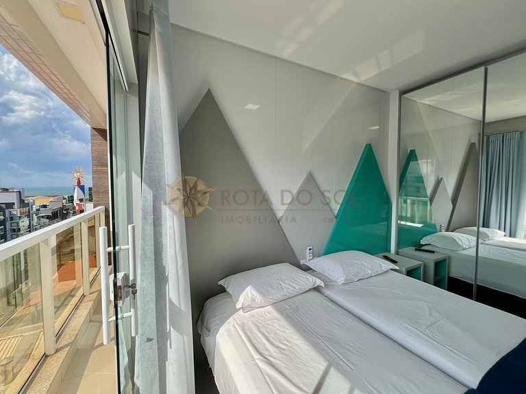 Cobertura com jacuzzi e churrasqueira a poucos passos do mar