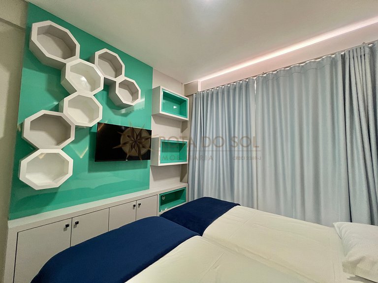 Cobertura com jacuzzi e churrasqueira a poucos passos do mar