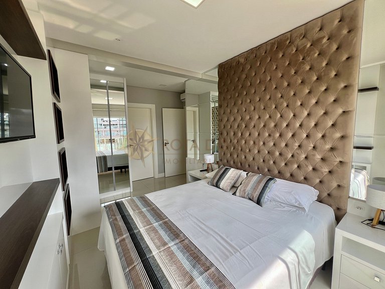 Cobertura com jacuzzi e churrasqueira a poucos passos do mar