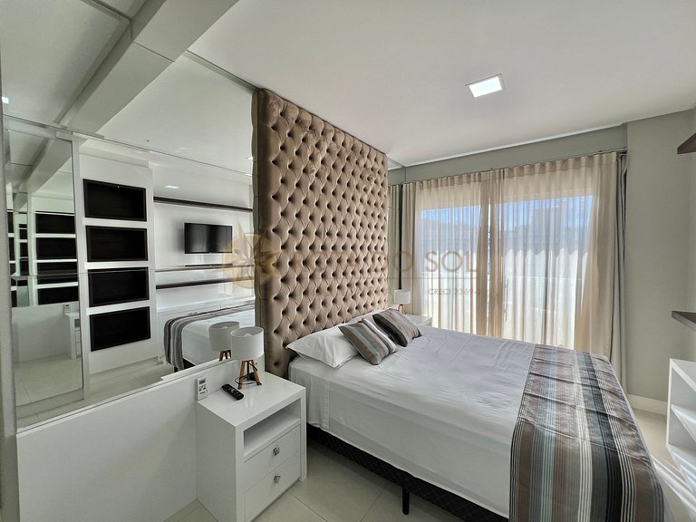 Cobertura com jacuzzi e churrasqueira a poucos passos do mar