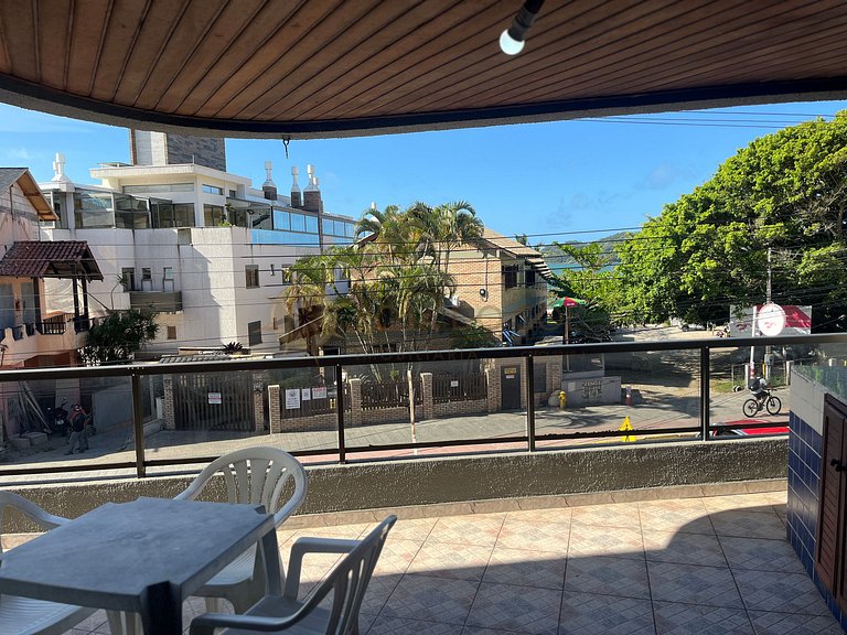 Para curtir Bombinhas a pé! Apartamento no Bahia Azul.